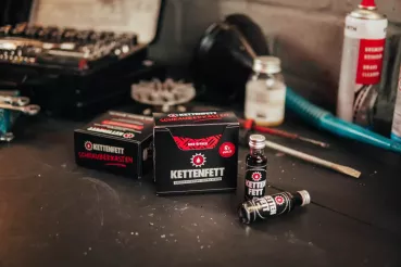 KETTENFETT Lakritzlikör, 8 x 20ml Schrauberkasten Kurze